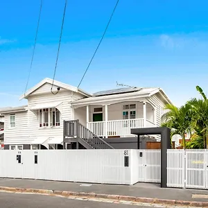https://the-clay-house.queenslandhotels.net